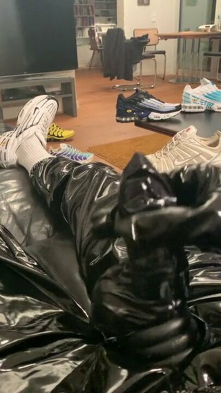 Wanking in PVC, shiny cock, shiny gear, PVC gloves
