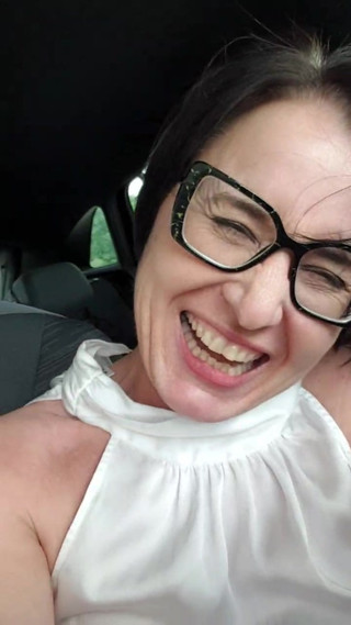 Julie pulls blang under bridge