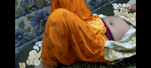 GIRL REVIEW HER BELLY NAVI AND BOOBS. INDIAN GIRL PORN.