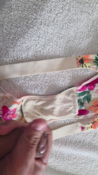Cumming on my friends Wifes PINK Flowery Panties