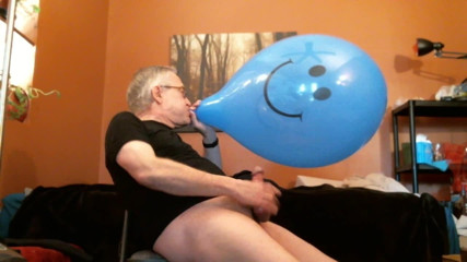 Unload on Smiley Balloon - 2-21 -Balloonbanger