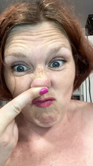 My pussy smells so fucking amazing that I can&#039;t stop smelling my fingers to actually press the button to stop filming!