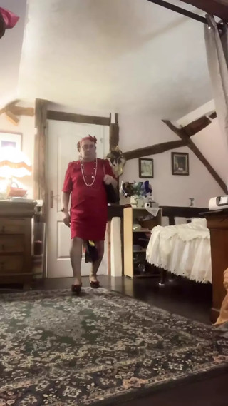 Undressing a vintage Sunday outfit