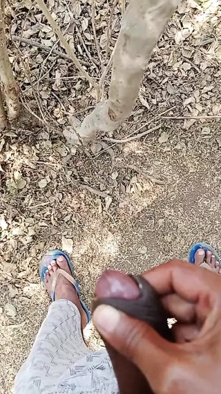 Outdoor handjob thumbnail