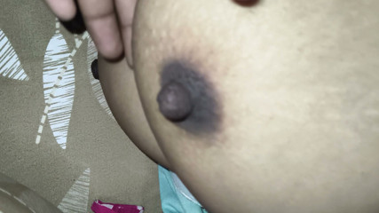 pahli bar boobs dikhane ko ready huyi  mst sex boobs