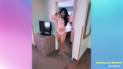 Pretty tranny gets her mouth fucked by Grindr Date