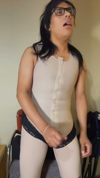 Hot trans girl after her surgery masturbates until she cums