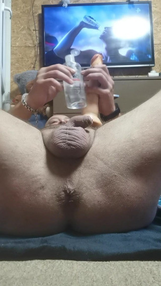 I like to play with my ass
