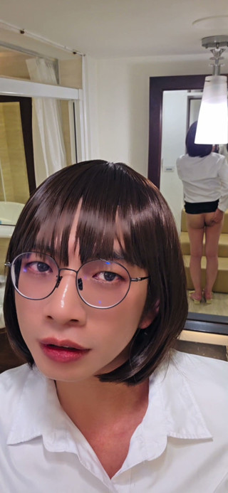 Shemale Ting xuan masturbates in front of the mirror