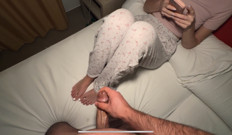 Stepsister Mia is scrolling Reels But let me cum on her White nails feet