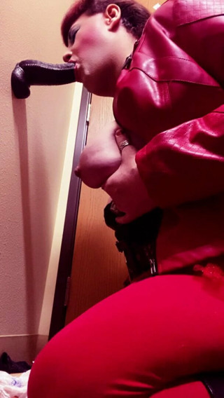 Bree Orlock in a Harley Quinn cosplay sucks dildo