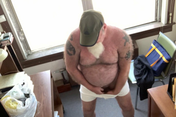 Stachebear shows the size of his fuckstick