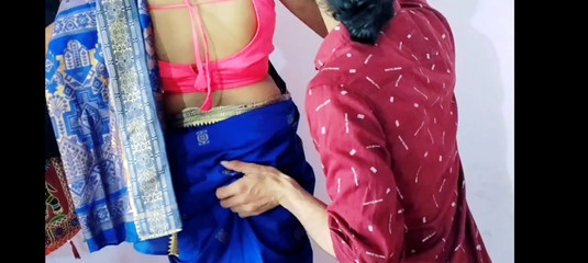 Padosi ne bhabi ko help karne ke bahane chod diya