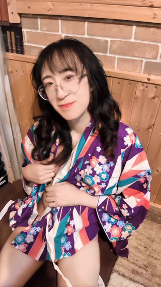 Dressed as a woman, dressed in Japanese style, and ejaculated in pink underwear thumbnail