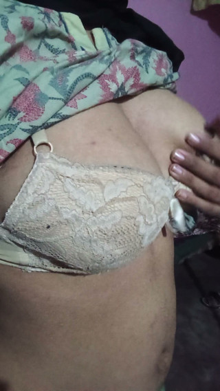 Girlfriend bsautifull rosy tight pussy fingering