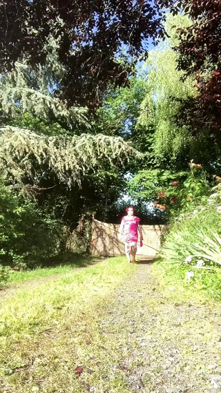 Dressed with a short fuchsia dress for a night out