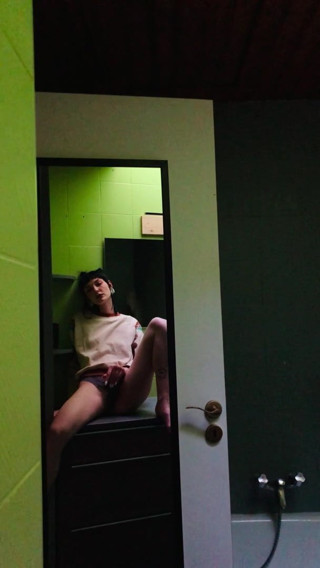 Masturbating in my mirror