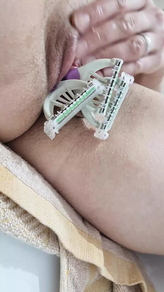 Putting Two Razors in Me
