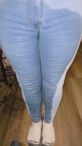 Huge rewetting in women's light blue jeans