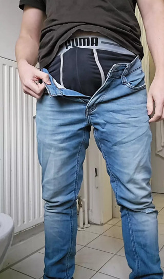 Piss in my jeans and t-shirt and finaly see my cum GerMANpiss