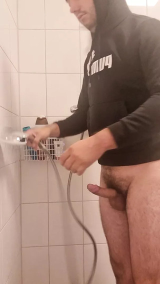 Wet in hoodie use mayonnaise