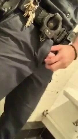 STR8 DENVER POLICE OFFICER SHOWS ME HIS HOT COCK
