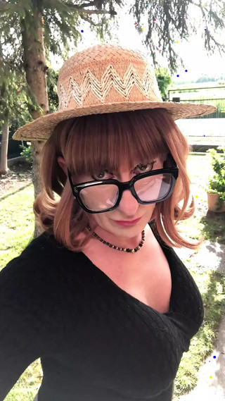 Andreina - Exhibitionism in the garden thumbnail
