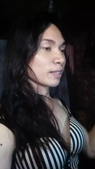 The Girl Pays Attention To The Boys Because They Want To Fuck Ts