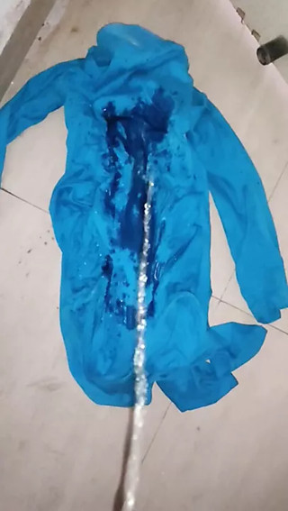 Pissing on nurse suit salwar in changing room (44)