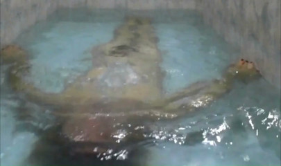 Bandar sissy bathtub underwater crazy flexible poses