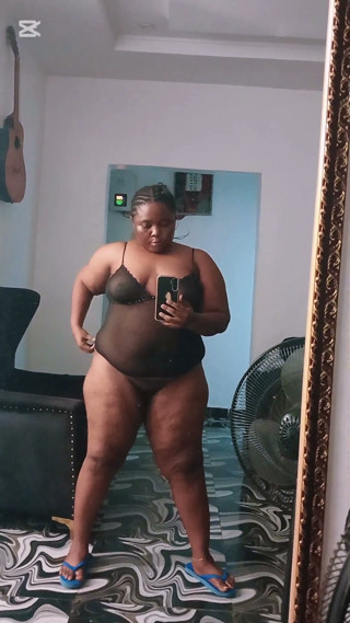 Thick Thighs Milf Hairy Pussy Fingering and Pink Pussy Spreading