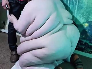 SSBBW Blowjob on Knees