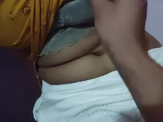 Nepali girlfriend lai private ma chikdai dudh ra puti chalaudai