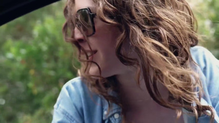 Horny Hitchhiker Give with Her Mouth for the Ride