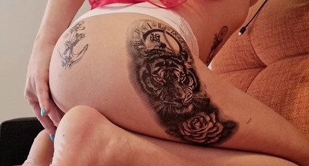 Showing her hot big ass and playing with her asshole