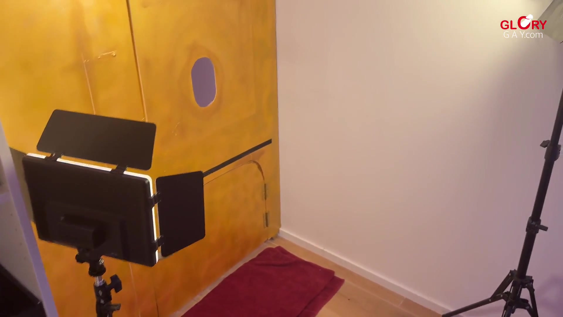 Massive Thick Stepdaddy Unloads at the Gloryhole – Gagging & Gulping Time