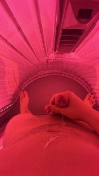Having fun in public danish solarium - jerk and cum