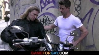 Cock hungry dude seduces strong biker