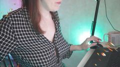 Hairypussy MILF Drink a Lot of Sparkling Water and Then I Burp, a Lot of Burps, Then Pissing in the Toilet