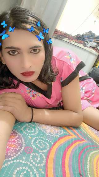 Zoya shezadi in banana eating is very happy thumbnail
