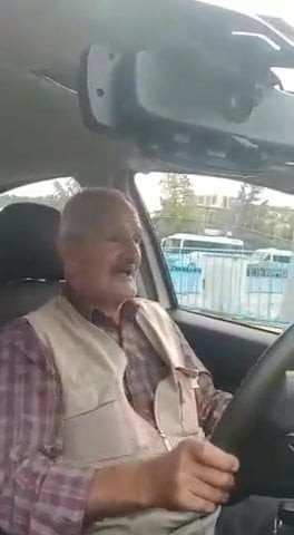 ihtiyar taksici yalanacak amlari sayiyor