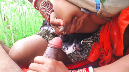 Nai naveli dulhan ko patni ne apne patni ko jungal me le jake uski seal pack chut ka seal tor diya aap khud dekh sakte hai kaise