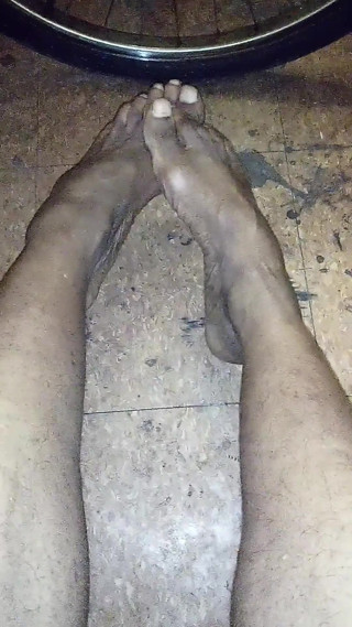 Very Nice Long Legs and Suckable Toes Foot Fetish thumbnail