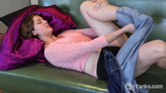 Lusty Yanks Immie Masturbates