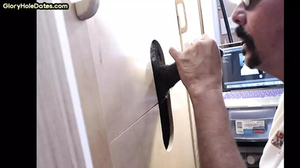 Gloryhole amateur DILF sucks Ebony meat with greedy mouth