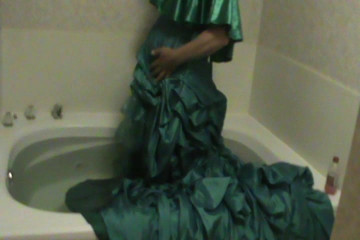 Pretty green dress in a tub pt1