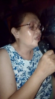 Bonding time coz her day off we sing together.