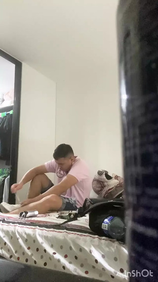 I record my cousin again when he bathes and he doesn't realize