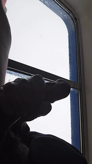 Winter work trip make me hormy, big cumshot all over the window