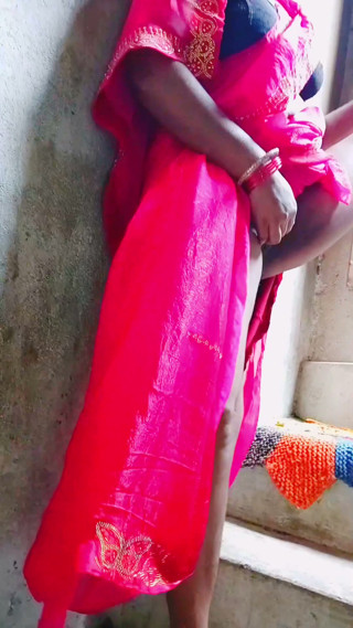 Desi girl ne sidhiyon Mein Chudai karte hue